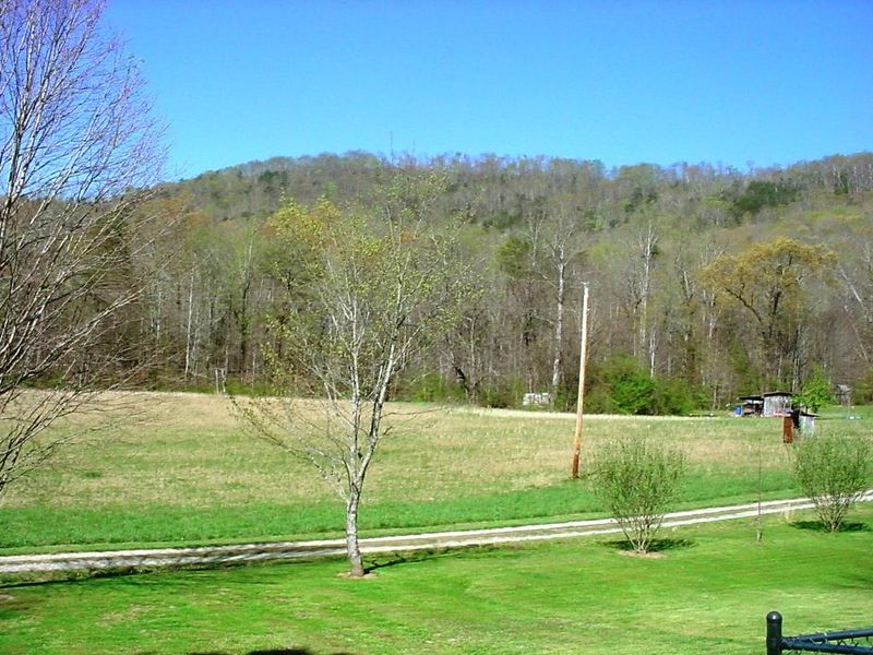 135 Johnny Smith Ln, Clinton, TN 37716