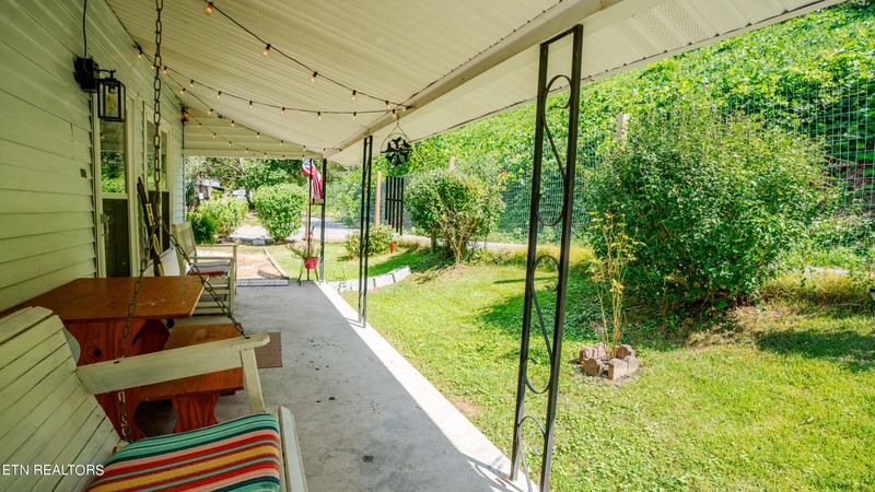 135 Johnson Ave, Rocky Top, TN 37769