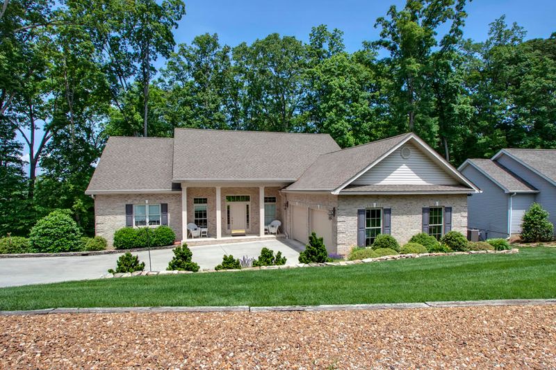 135 Kenosha Ln, Loudon, TN 37774