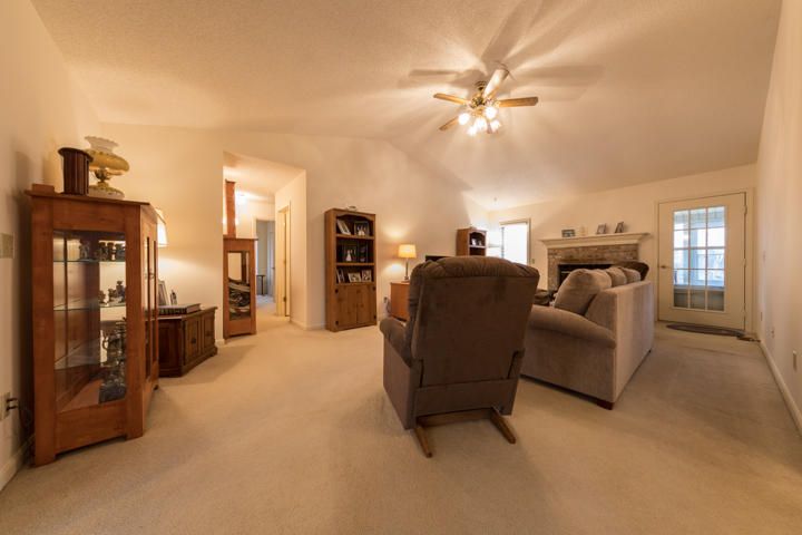 135 Lakeside Dr, Fairfield Glade, TN 38558