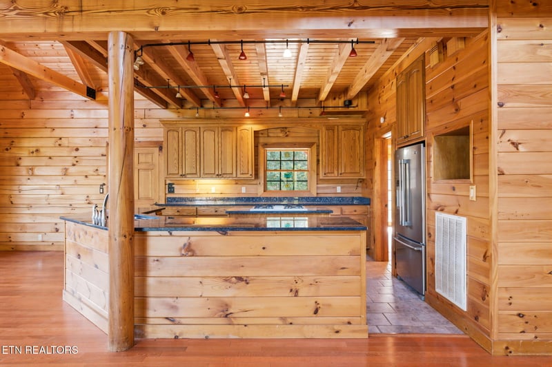 135 Marble Bluff Dr, Kingston, TN 37763