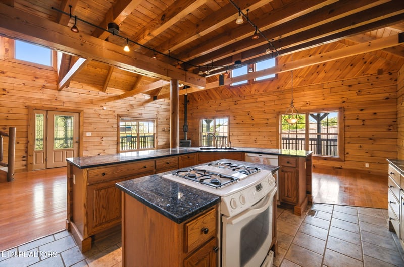 135 Marble Bluff Dr, Kingston, TN 37763