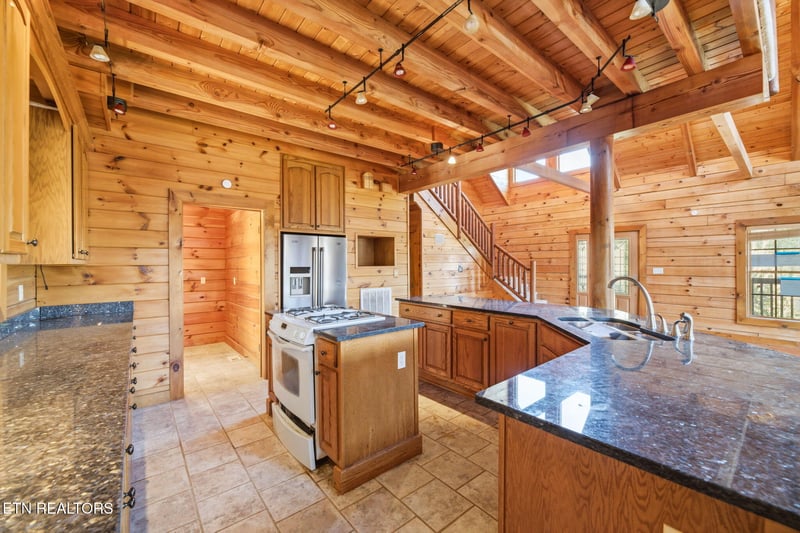 135 Marble Bluff Dr, Kingston, TN 37763