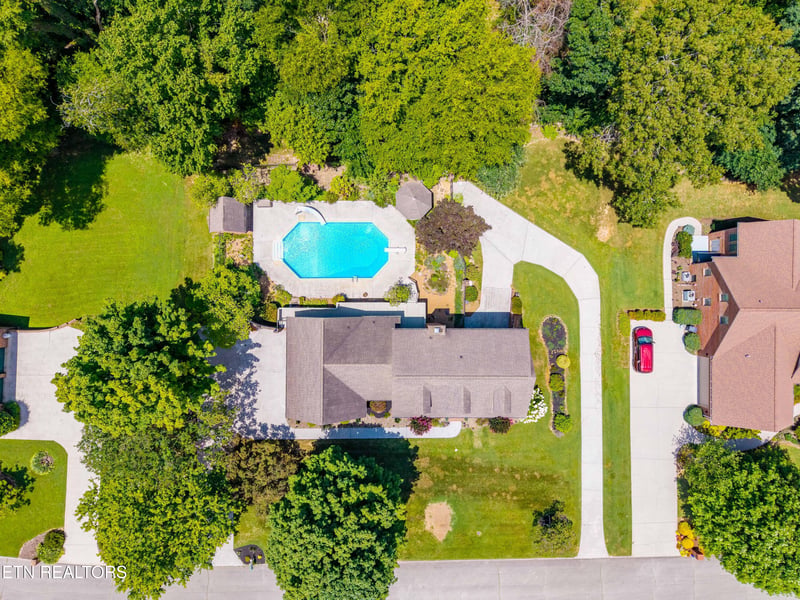 135 N Panoscenic Dr, Maryville, TN 37803