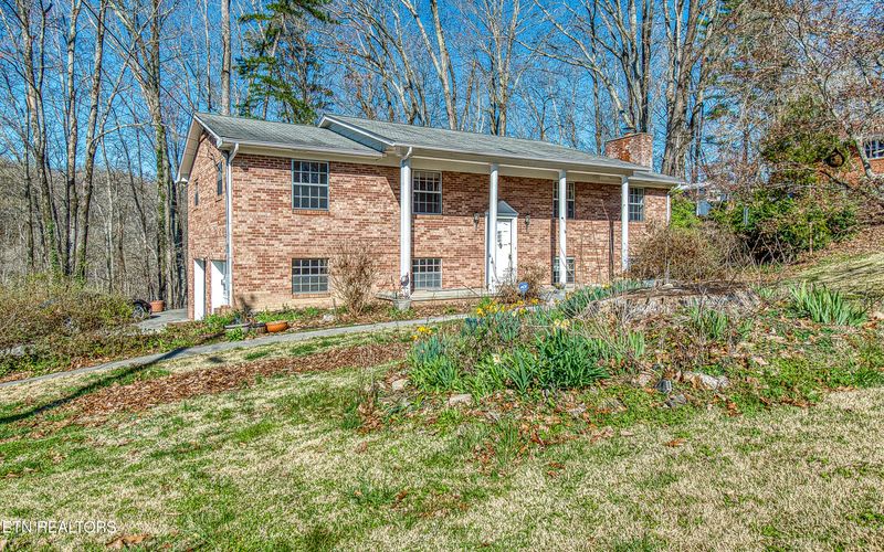 135 N Seneca Rd, Oak Ridge, TN 37830
