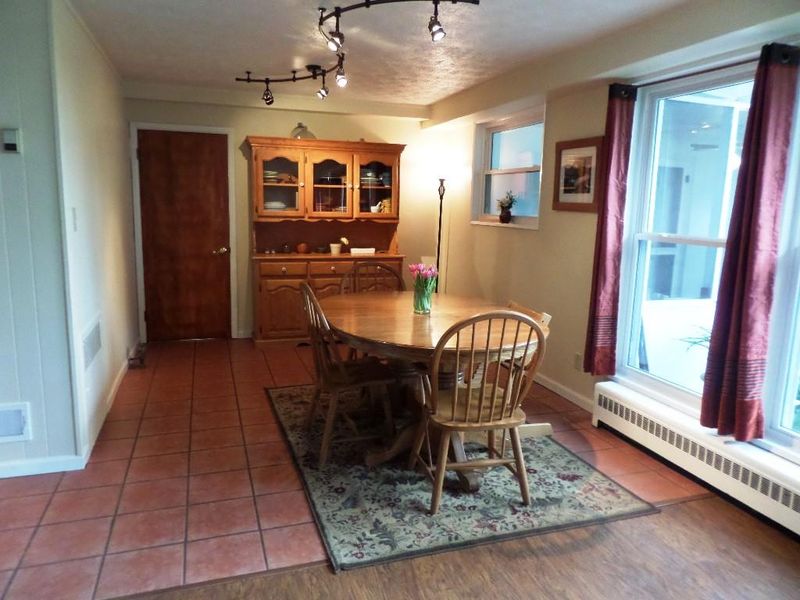 135 Orchard Ln, Oak Ridge, TN 37830