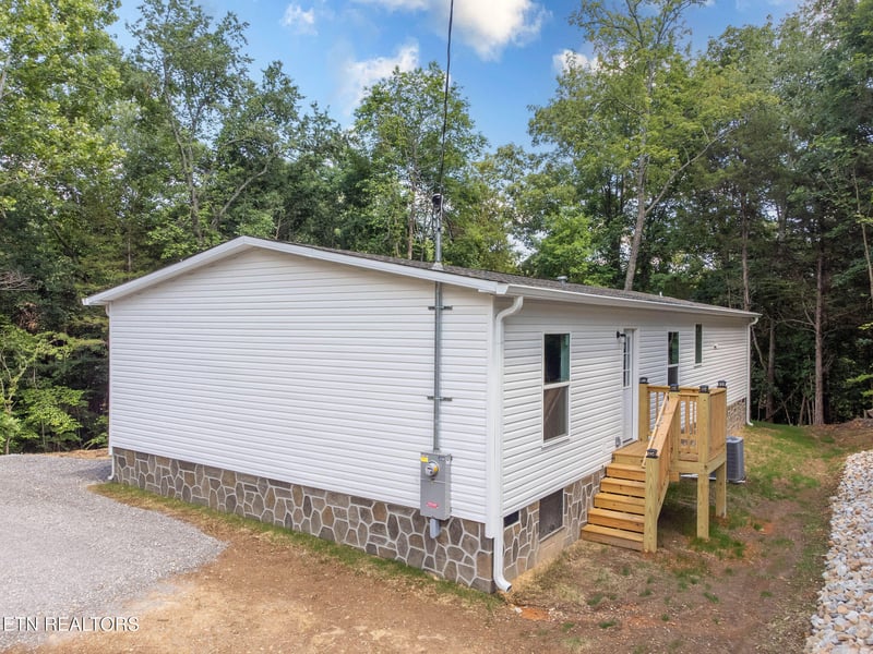 135 Pinecrest Dr, Loudon, TN 37774