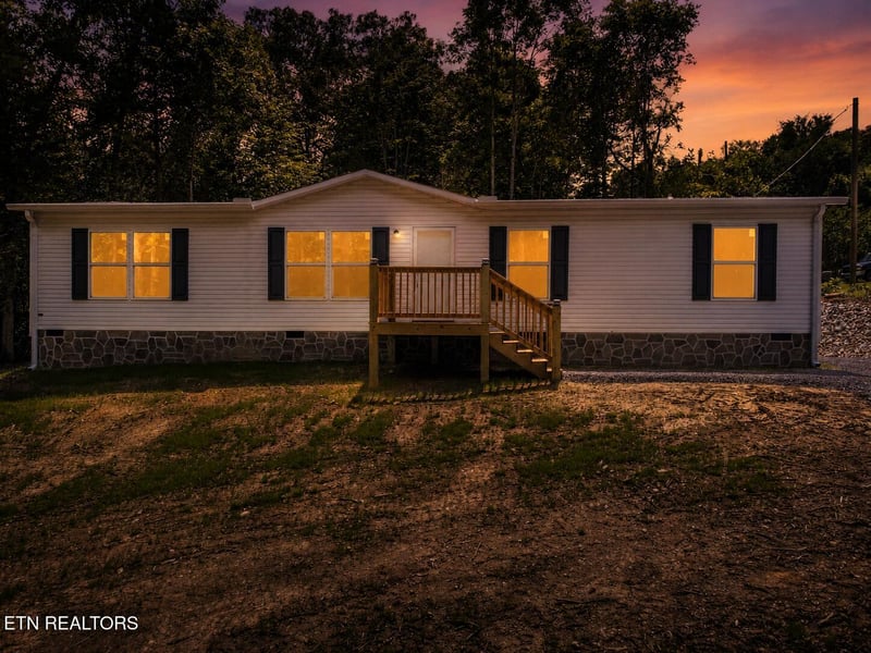 135 Pinecrest Dr, Loudon, TN 37774