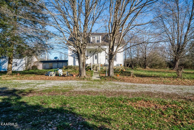 135 Red Williams Rd, Crossville, TN 38571