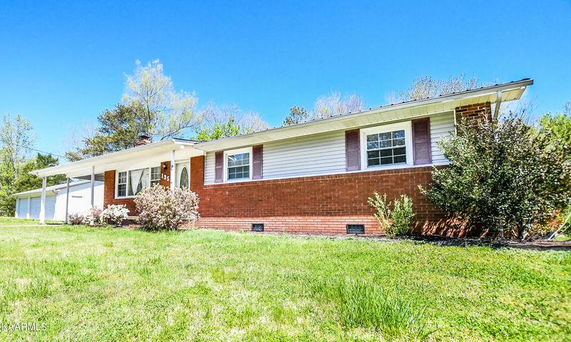 135 S Circle Dr, Caryville, TN 37714
