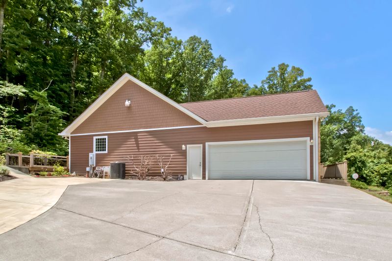135 Sheffield Dr, Clinton, TN 37716
