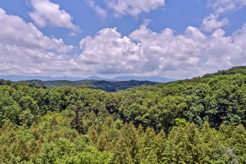 135 Sheffield Dr, Clinton, TN 37716