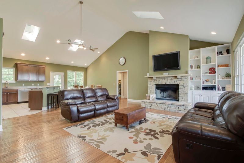 135 Sheffield Dr, Clinton, TN 37716