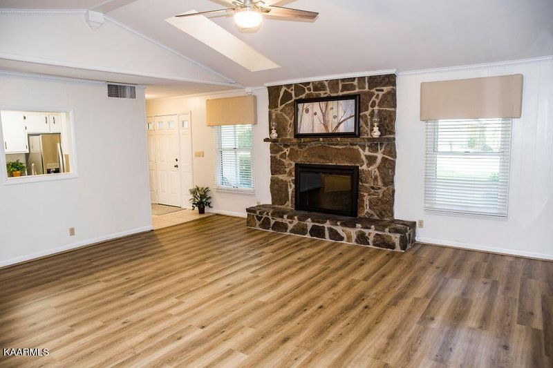 135 Snead Dr, Crossville, TN 38558