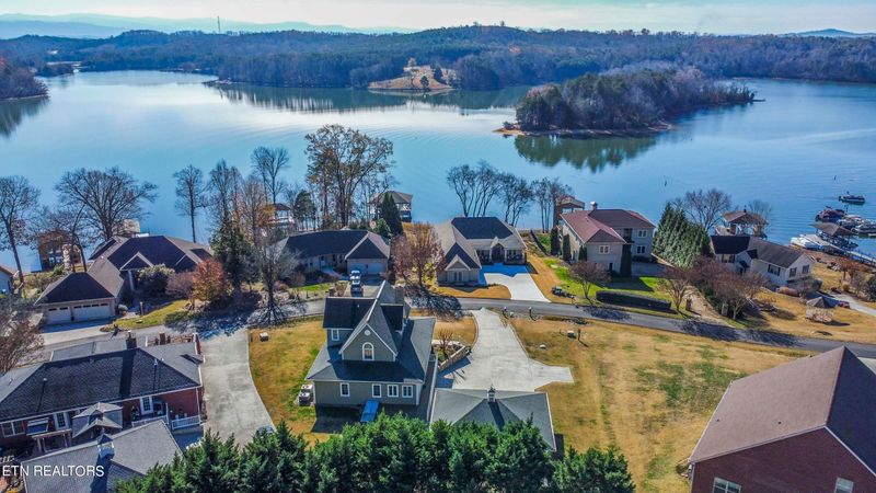 135 Southcove Dr, Greenback, TN 37742