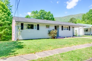135 Upper Airbase Ln, Briceville, TN 37710