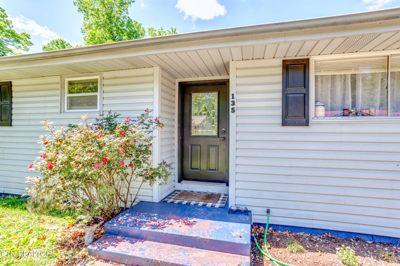 135 Upper Airbase Ln, Briceville, TN 37710