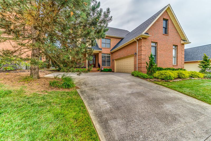 135 Valleyview Dr, Lenoir City, TN 37772