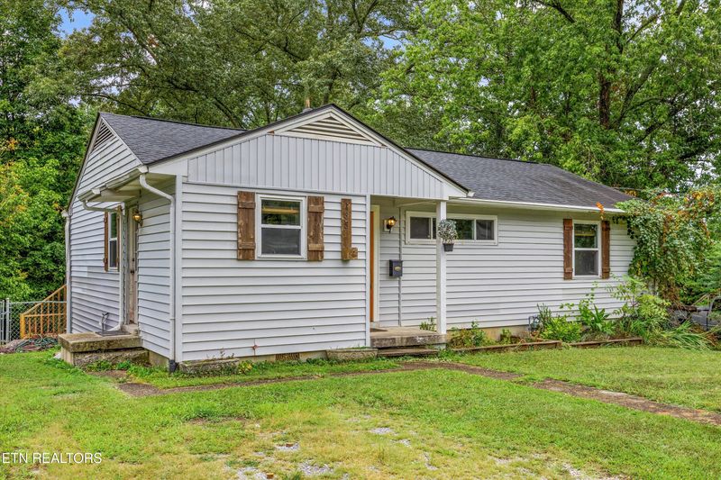 135 W Arrowwood Rd, Oak Ridge, TN 37830