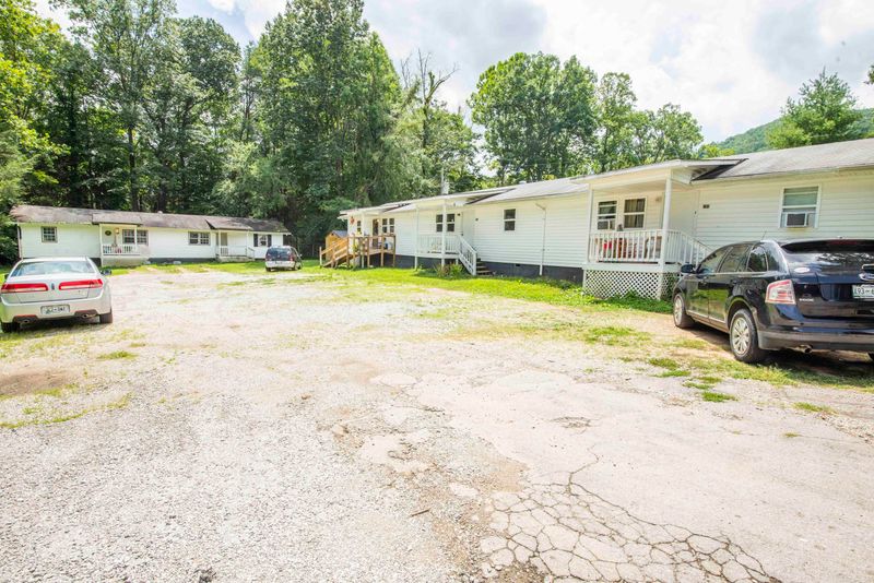 135 Woods Cir, Caryville, TN 37714