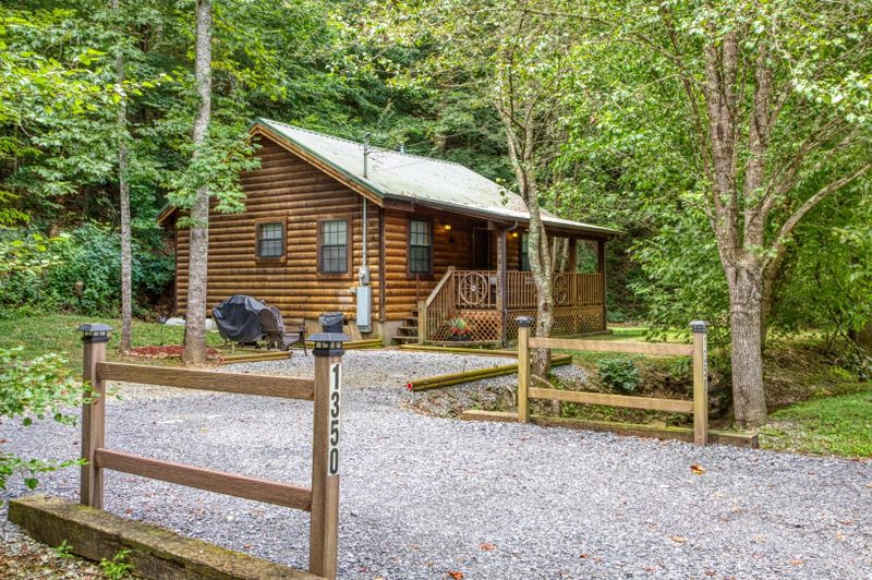 1350 Creek Side Dr, Sevierville, TN 37876