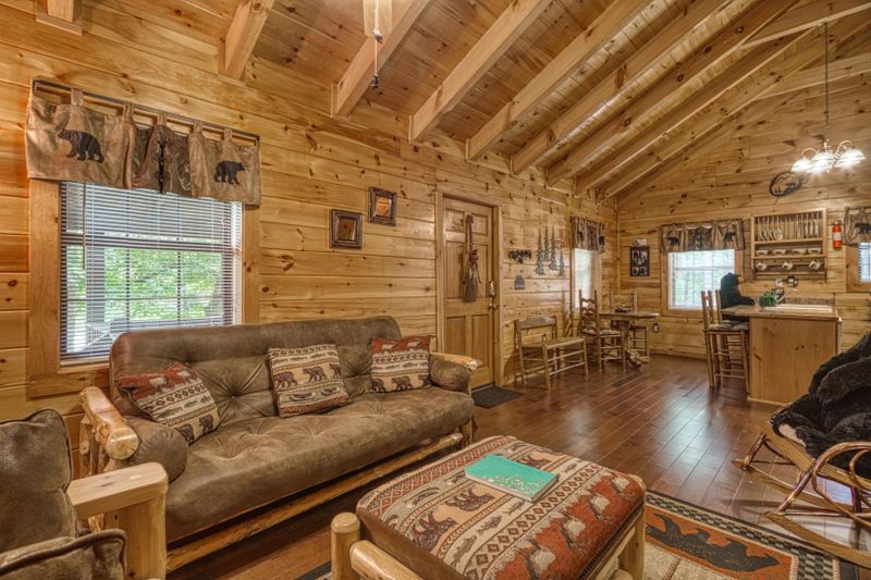 1350 Creek Side Dr, Sevierville, TN 37876