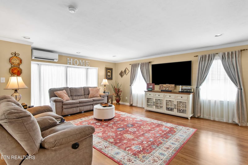 1351 Grand Colony Ln, Powell, TN 37849
