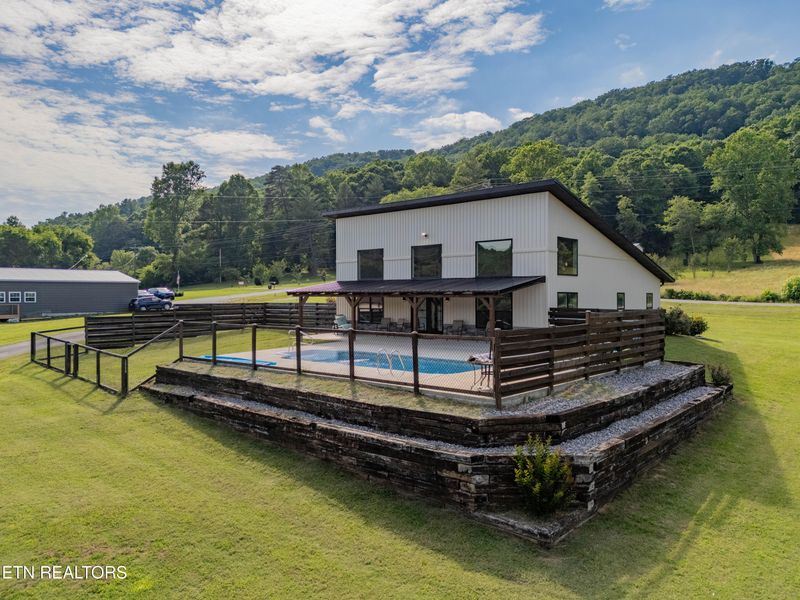 1352 Dutch Valley Rd, Clinton, TN 37716