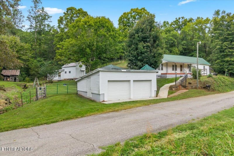 1352 Wilson Station Rd, Englewood, TN 37329