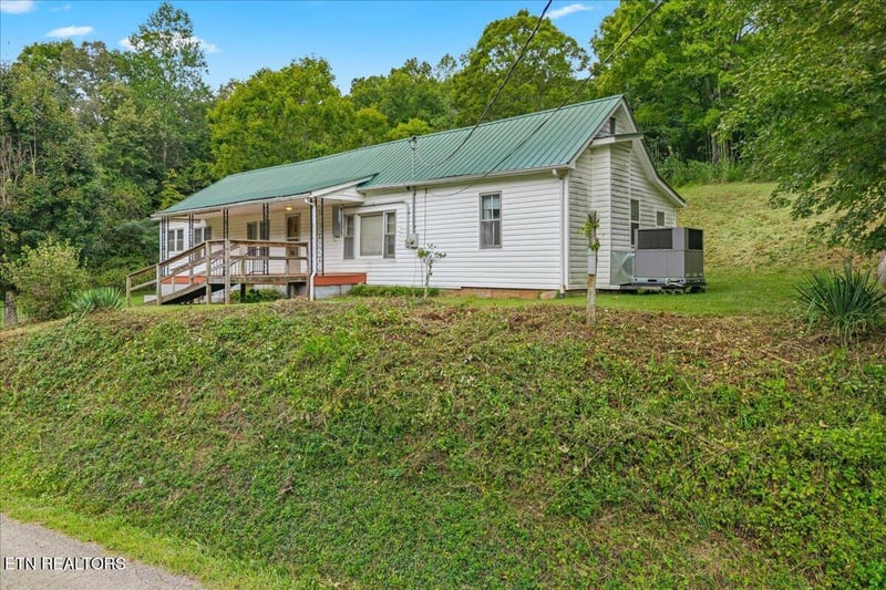 1352 Wilson Station Rd, Englewood, TN 37329