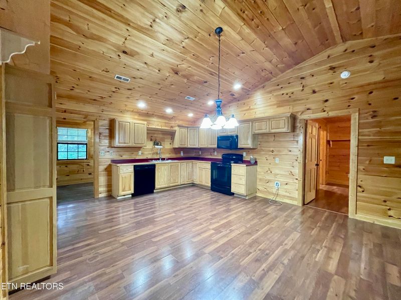 1353 Willow Creek Ln, Sevierville, TN 37876
