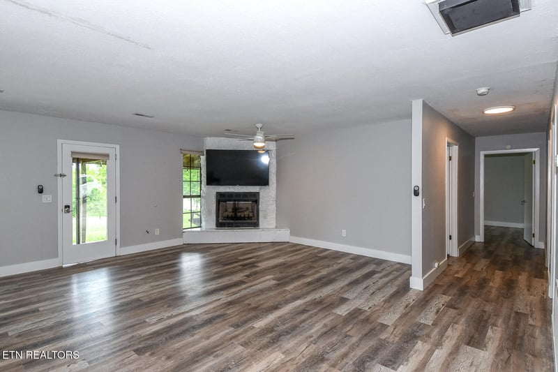 1354 Fork Rd, Greenback, TN 37742