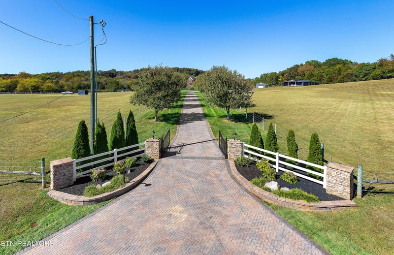 1355 Lake Dr, Loudon, TN 37774