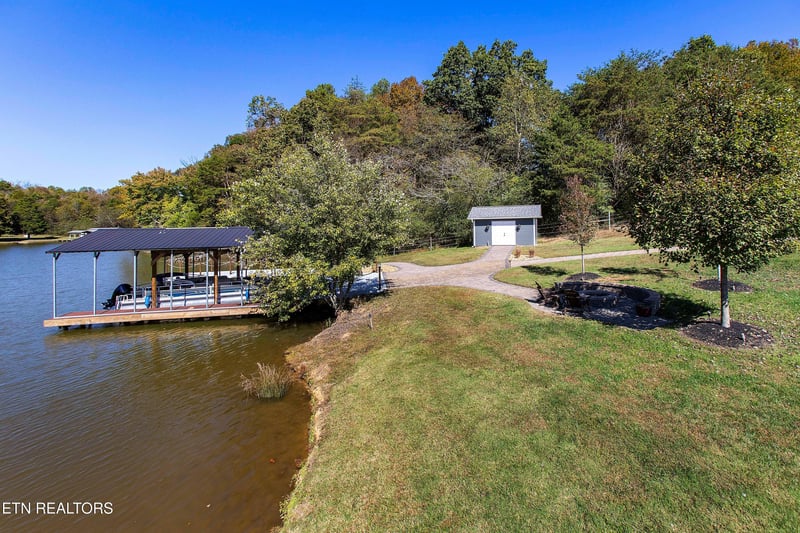 1355 Lake Dr, Loudon, TN 37774
