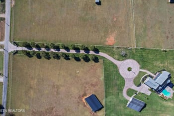 1355 Lake Dr, Loudon, TN 37774