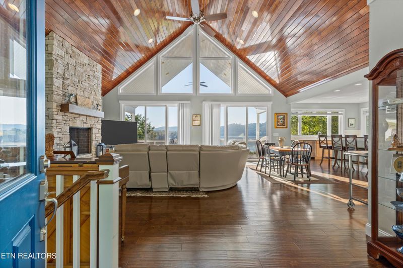 1357 Lakeview Dr, Sharps Chapel, TN 37866