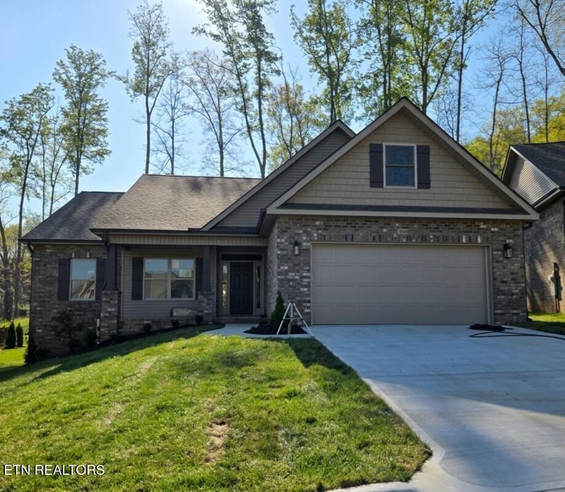 1358 Kenzi Rose Ln, Knoxville, TN 37918