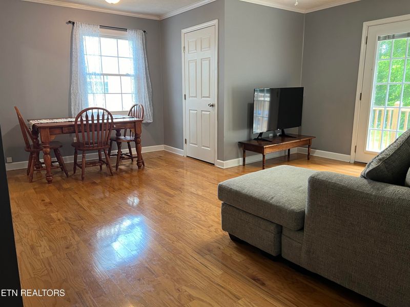 136 Athens Rd, Oak Ridge, TN 37830