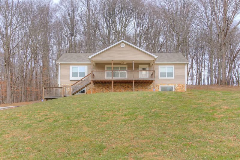136 Black Fox Hollow Rd, Washburn, TN 37888