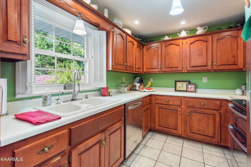 136 Bowsprit Ln, Kingston, TN 37763
