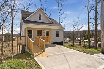 136 California Ave, Oak Ridge, TN 37830