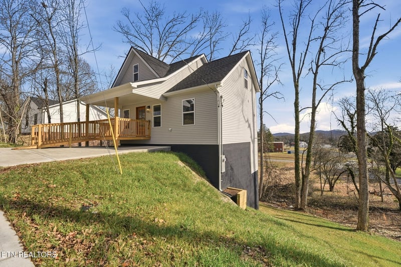 136 California Ave, Oak Ridge, TN 37830