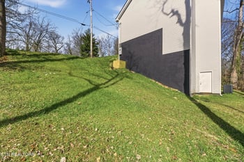 136 California Ave, Oak Ridge, TN 37830