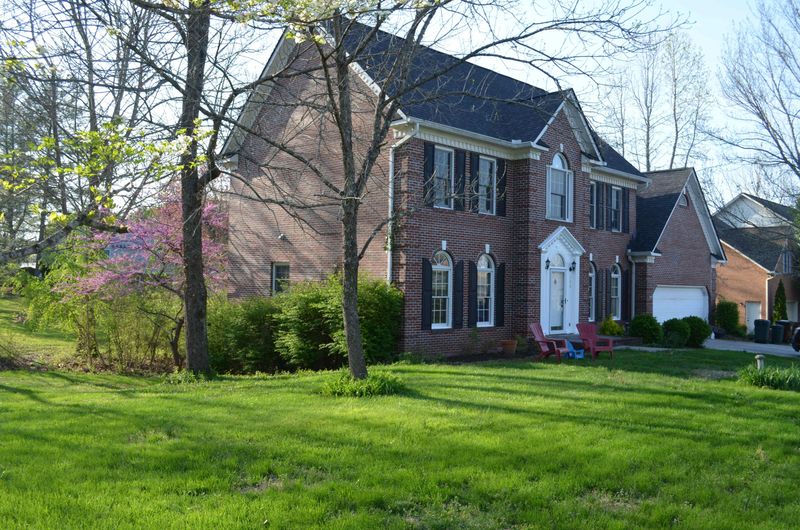 136 Capital Cir, Oak Ridge, TN 37830