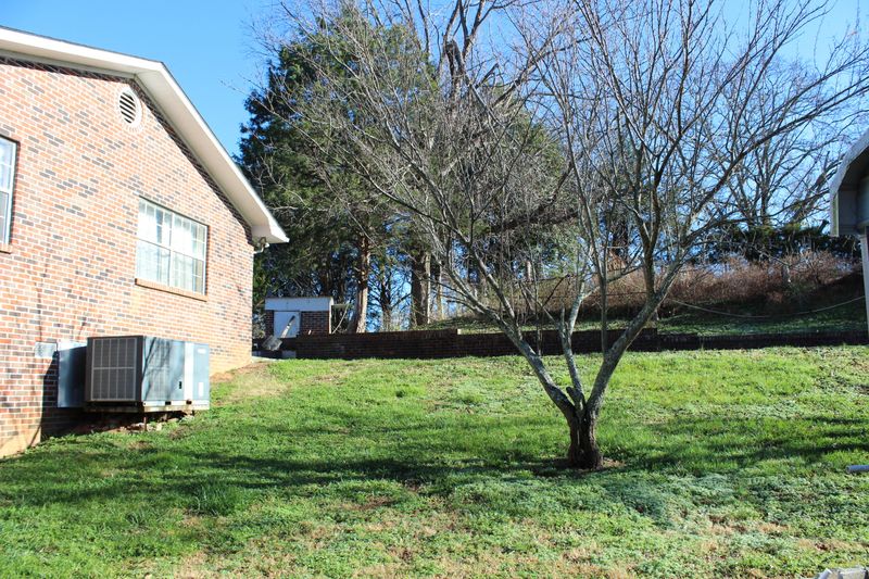 136 Cemetery Rd, Madisonville, TN 37354