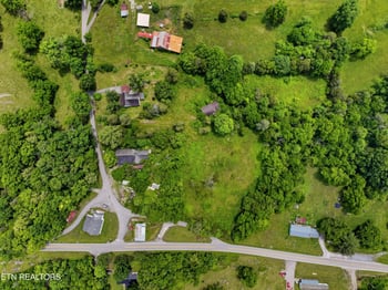 136 Clinchview Ln, Washburn, TN 37888