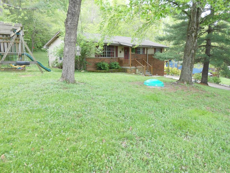 136 East Dr, Powell, TN 37849