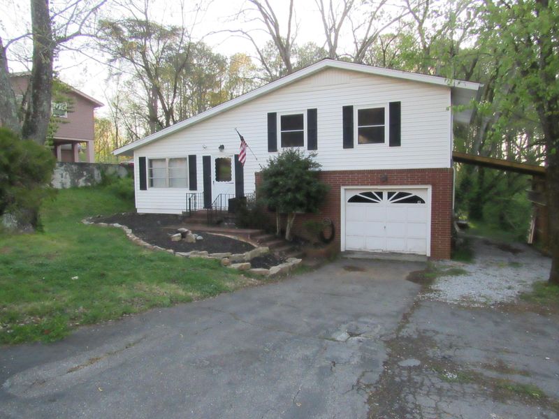 136 Highland Ave, Oak Ridge, TN 37830