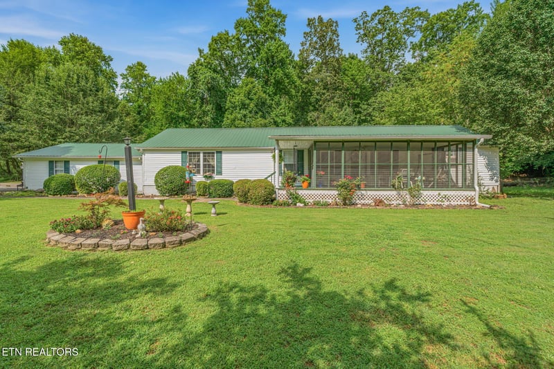 136 Holber Rd, Harriman, TN 37748