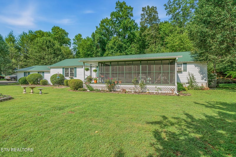 136 Holber Rd, Harriman, TN 37748